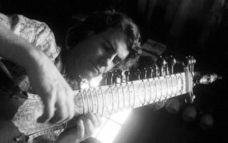 Paul-sitar-coollight-web1