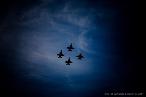 Rosebowl_jet_flyover_20110101_mason_sedlik