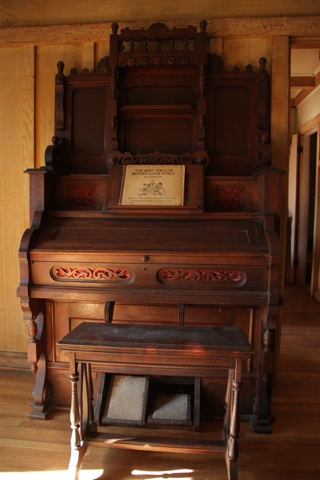 Pump organ